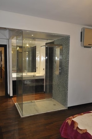 Deluxe Apartment, 2 Bedrooms | Bathroom shower - Residence Babylone Y (Marrakech)