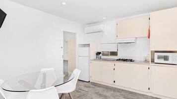 Garden Cabin | Private kitchen | Fridge, microwave, stovetop, electric kettle