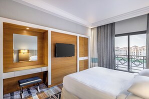Pillow-top beds, in-room safe, desk, iron/ironing board - Four Points by Sheraton Makkah Al Naseem (Makkah)