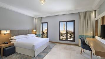 Deluxe Room, 1 King Bed, Smoking