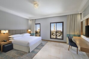 Pillowtop beds, in-room safe, desk, iron/ironing board - Four Points by Sheraton Makkah Al Naseem (Makkah)