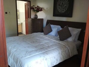 Deluxe-Doppelzimmer | Schreibtisch, Zustellbetten