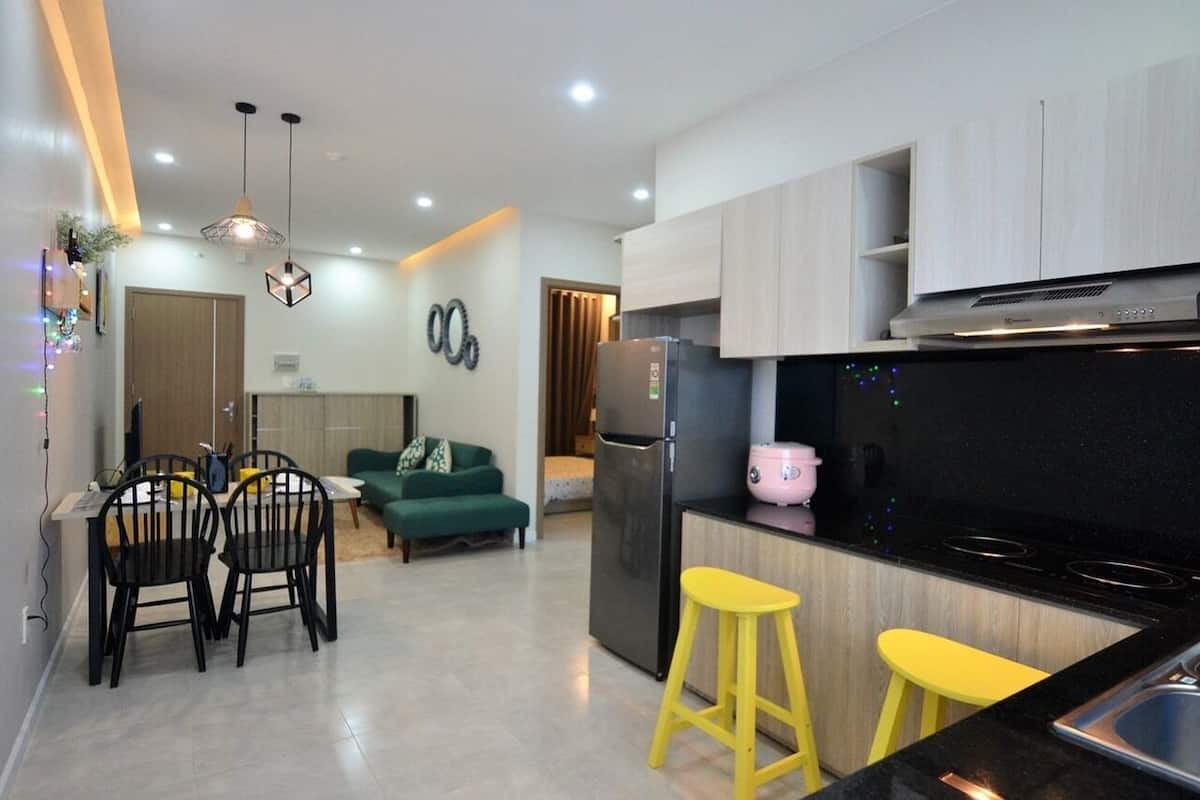 Apartamento luxo, 2 quartos, vista parcial para o mar, de frente para a praia | Cofres nos quartos, escrivaninha, cortinas blackout