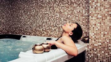 Sauna, poreallas, höyrysauna, turkkilainen sauna, vartalohoitoja