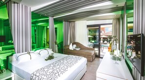 Cofres nos quartos, berços grátis, Wi-Fi de cortesia, roupa de cama