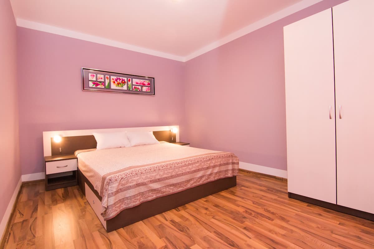 Apartment - Ground Floor 2ad  | 무료 WiFi, 침대 시트