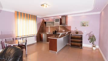 Apartment - Ground Floor 2ad | Living room | 80-cm Smart TV with cable channels, TV