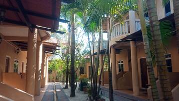 Kamar Double Standar | Pemandangan dari kamar