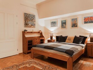 2 bedrooms, travel cot, free WiFi