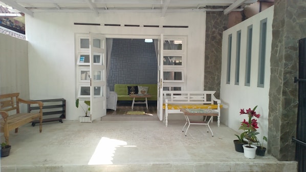 Pintu masuk hartanah