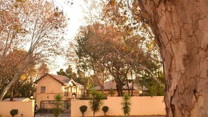 Property entrance - Chancellors Court Guesthouse (Pretoria)
