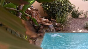 Pool waterfall - Chancellors Court Guesthouse (Pretoria)