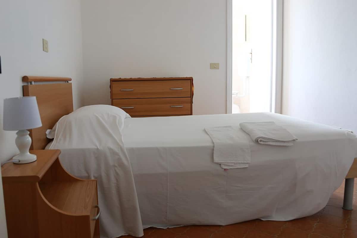 Habitación con 1 cama matrimonial o 2 individuales | Insonorización, wifi gratis y ropa de cama 