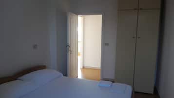 Quadruple Room, Sea View | Soundproofing, free WiFi, bed sheets