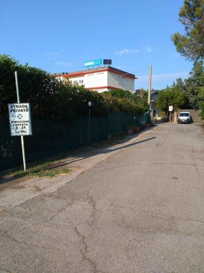 Property grounds - Albergo Acquaviva B&B (San Vincenzo)