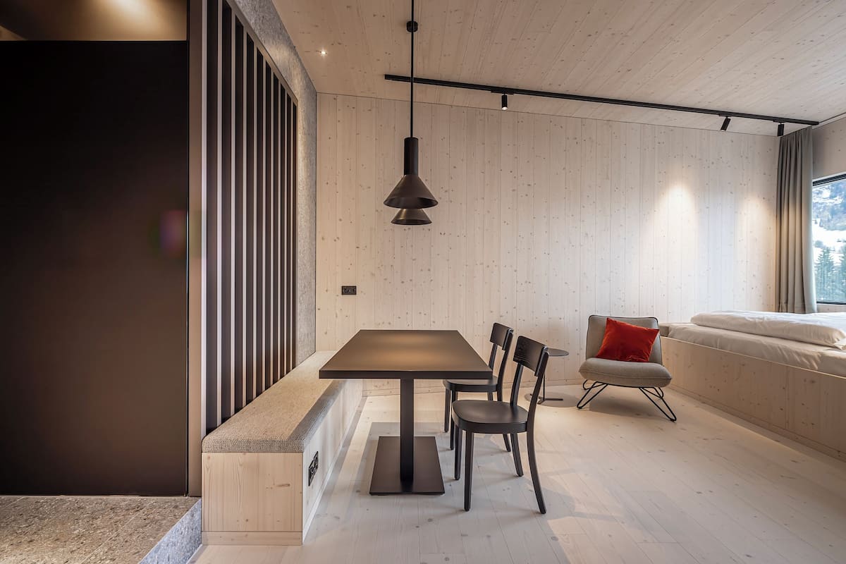 Estudio, 1 cama de matrimonio grande | Caja fuerte, tabla de planchar con plancha, cunas gratuitas