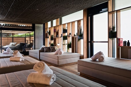 Exfoliaciones corporales, masajes. Me and All Hotel Flims, by Hyatt