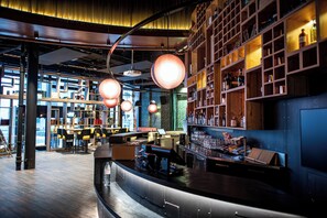 Bar (on property) - Me and All Hotel Flims, by Hyatt (Flims)