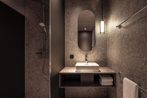 Hair dryer, heated floors, towels, soap - Me and All Hotel Flims, by Hyatt (Flims)