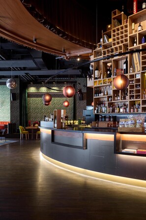 Bar (trong khuôn viên)
