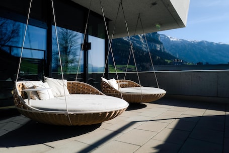 Terraza o patio. Me and All Hotel Flims, by Hyatt