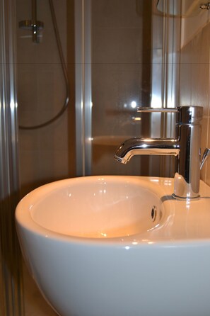 Studio, 1. etasje (Fori 1) | Vask på badet