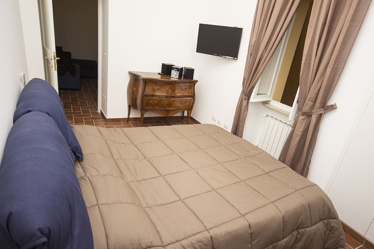 Apartment, 1 Bedroom (Fori up) | Desk, blackout drapes, iron/ironing board (on request), WiFi (free)
