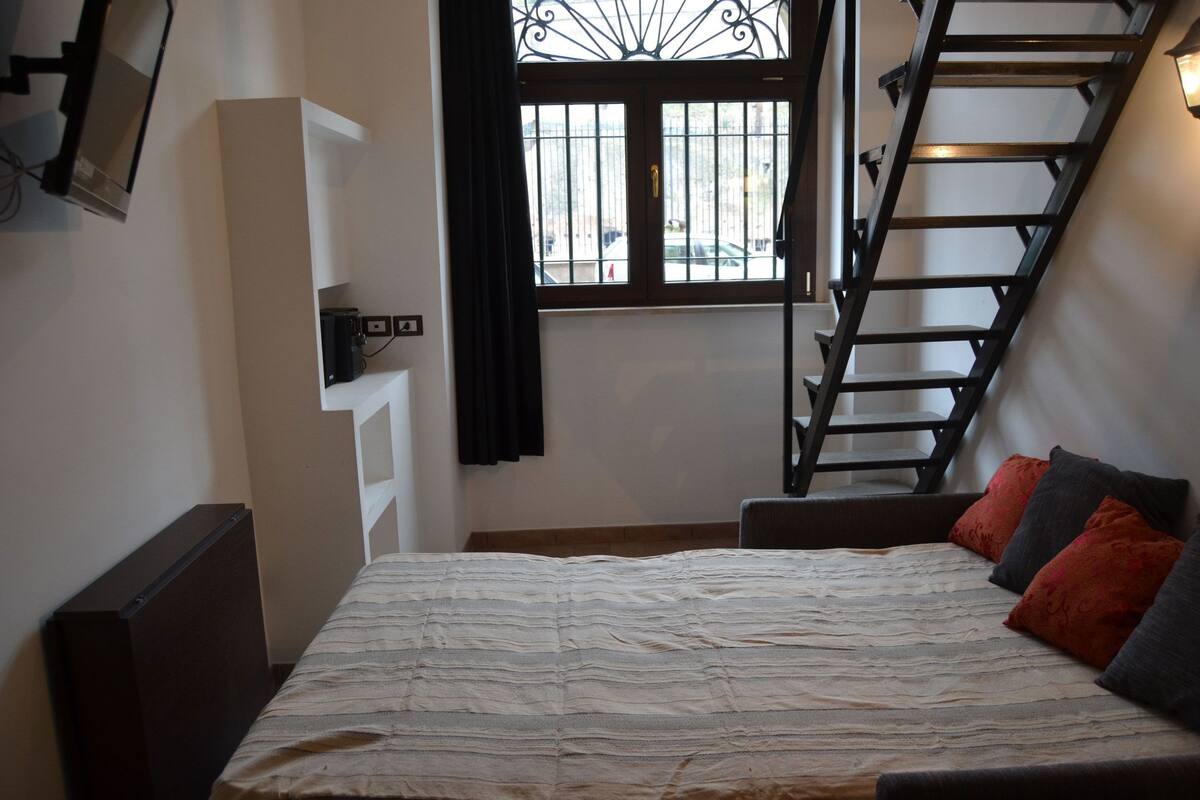 Studio, Ground Floor (Fori 1) | Desk, blackout curtains, iron/ironing board, free WiFi