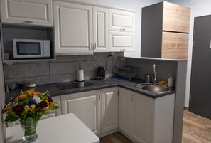 Classic-Apartment | Eigene Küche | Großer Kühlschrank, Mikrowelle, Herdplatte