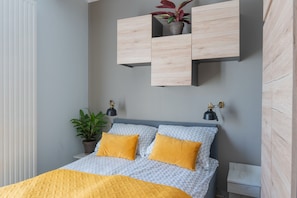 Comfort Apartment | Individually decorated, individually furnished, desk, iron/ironing board -  Moon Hostel Poznań (Poznan)