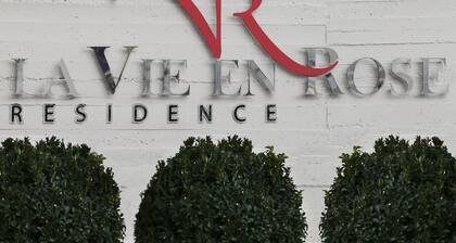La Vie en Rose Residence