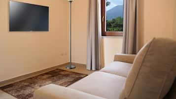 Standard Apartment, 1 Bedroom (3 pax) | Meja, Wi-fi percuma