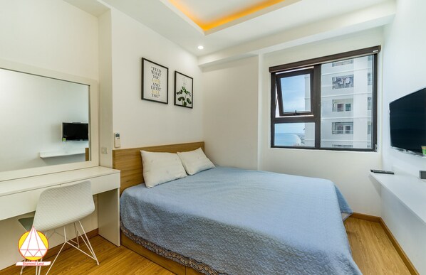 Appartement, 2 chambres | 2 chambres, bureau, rideaux d’obscurcissement, fer et planche à repasser