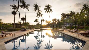 Kolam renang outdoor