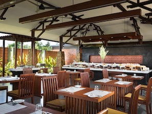 Breakfast, lunch, dinner served; local and international cuisine - Brits Resort Lovina (Buleleng)