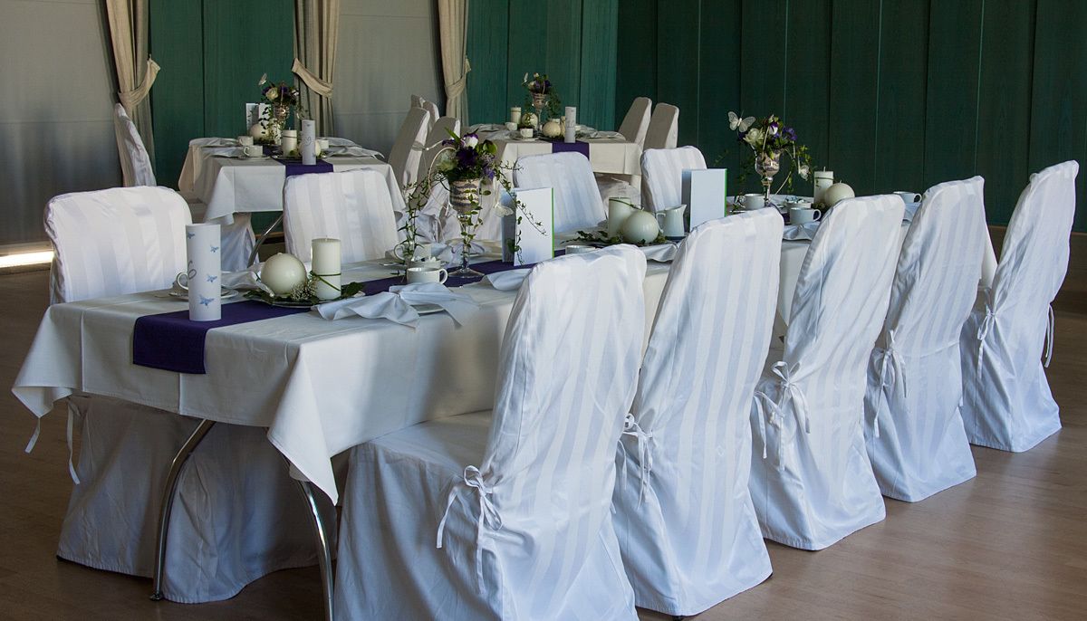 Lunch and dinner served, local and international cuisine