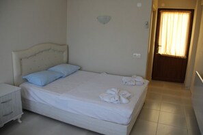 Standard Triple Room | Free WiFi - Assos Bahcivan Motel (Ayvacik)
