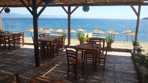 Breakfast, lunch and dinner served - Assos Bahcivan Motel (Ayvacik)