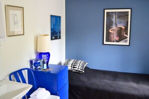 Single Room, Shared Bathroom | Iron/ironing board, rollaway beds, bed sheets
