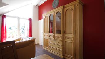 Comfort Penthouse (Alexandra, excl. 120 € cleaning fee) | 1 bedroom, blackout curtains, soundproofing, iron/ironing board
