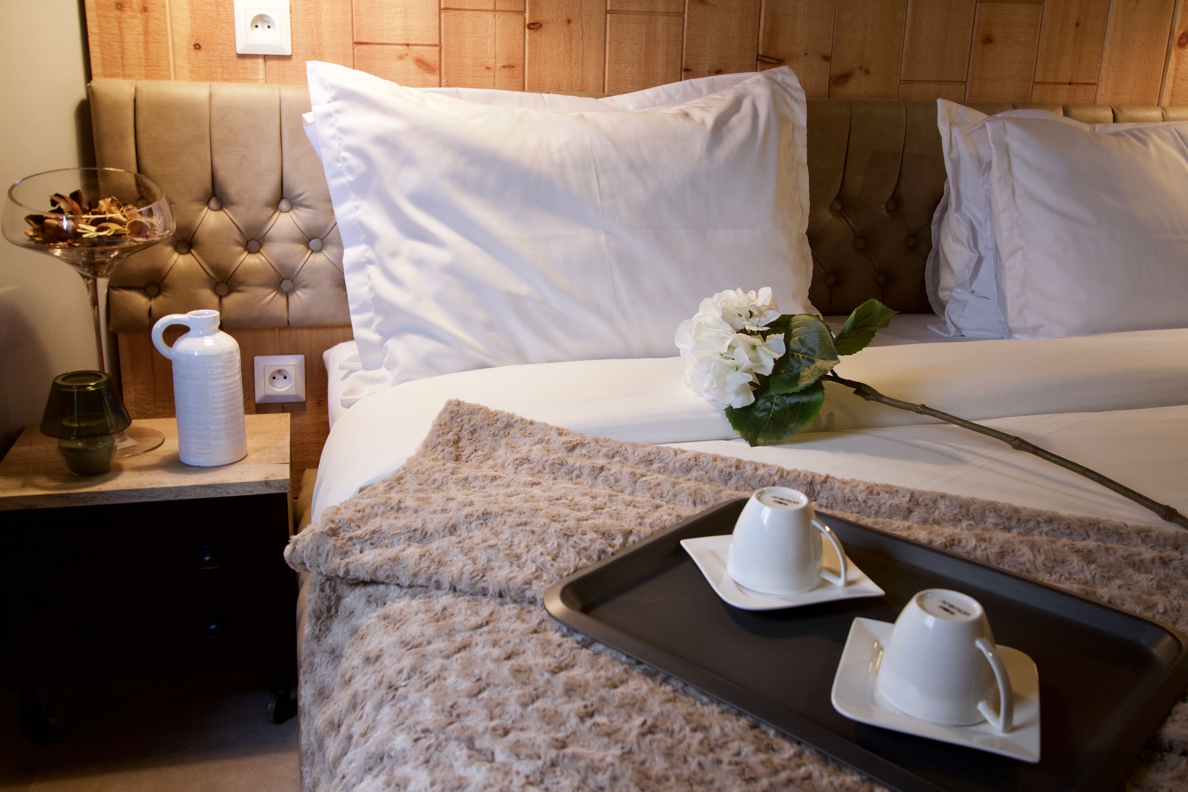 Ropa de cama de alta calidad, minibar, caja fuerte