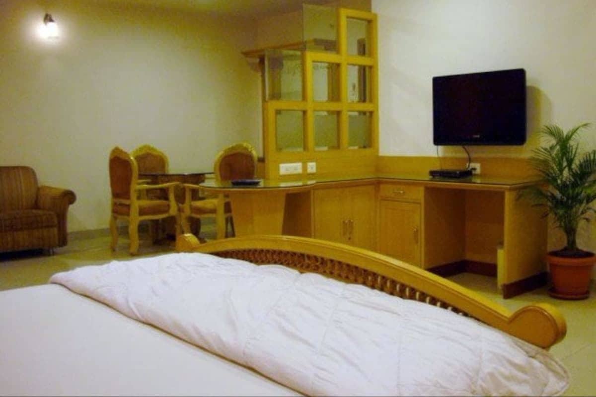 deluxe double room | free wifi