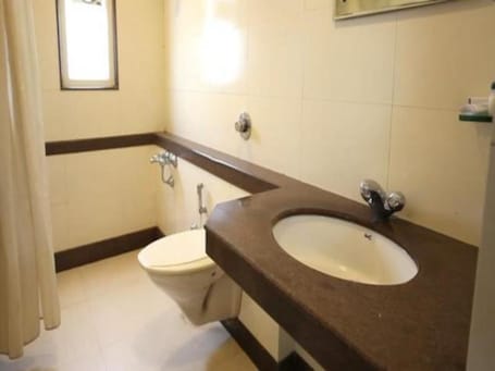 Deluxe Double Room | Bathroom. Sana Heritage Inn Hyd