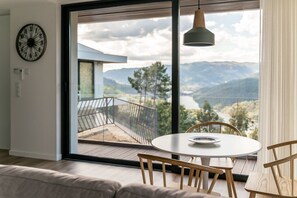 Casa Europa | บริเวณนั่งเล่น | ทีวีจอแอลอีดี, ของเล่น