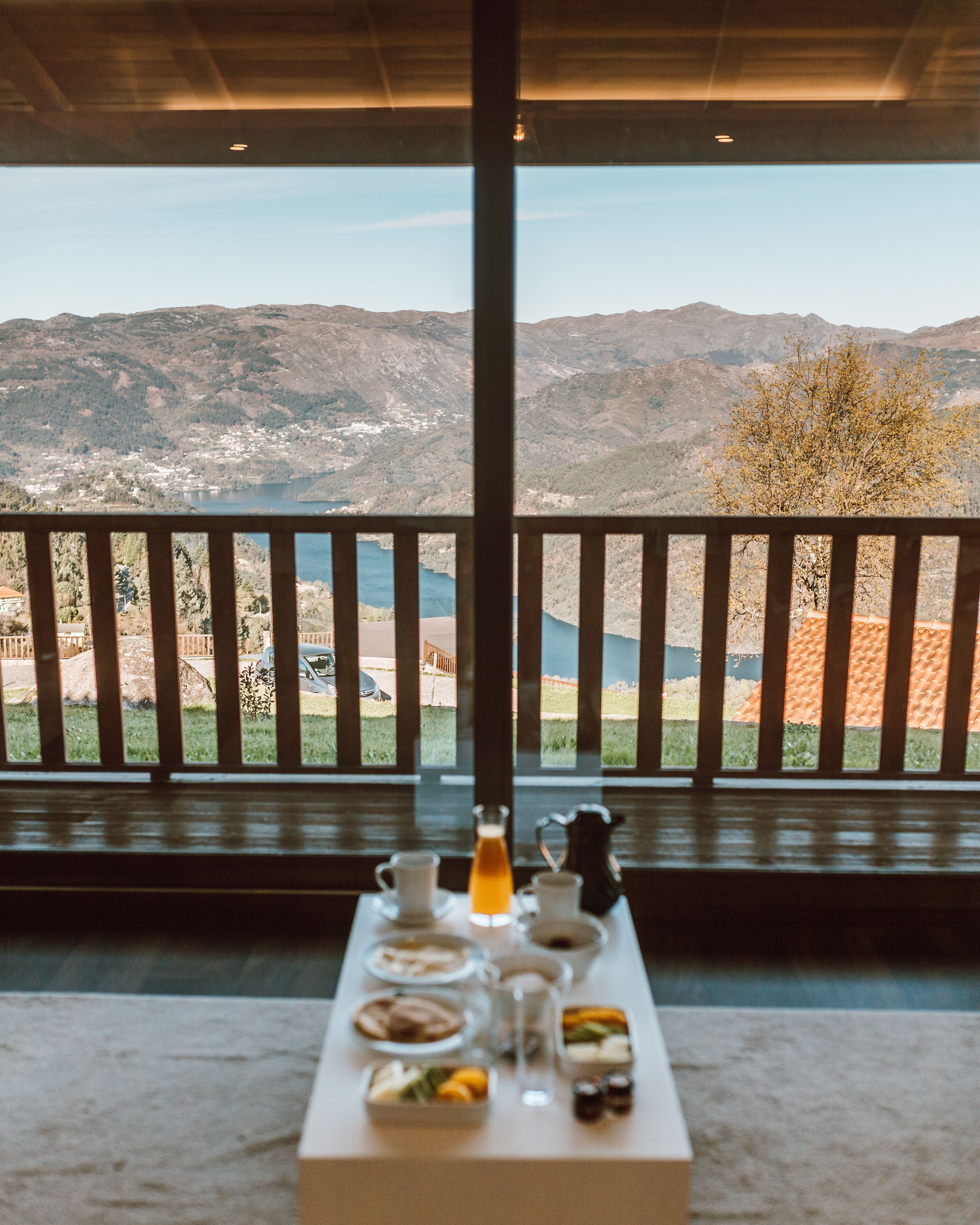 تناول الطعام داخل الغرفة