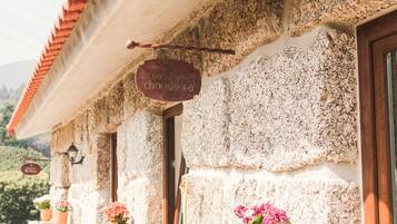 Casa da Choqueira | 1 bedroom, in-room safe, individually decorated, individually furnished