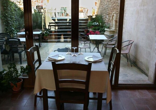 Petit déjeuner composé de spécialités régionales compris tous les jours