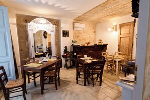 Free daily buffet breakfast - Casa Lopez (Barletta)