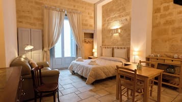 Studio – classic | Skrivebord, lydisolert, wi-fi (inkludert) og sengetøy