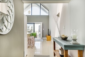 Family Apartment, 2 Bedrooms, Partial Ocean View | Room amenity